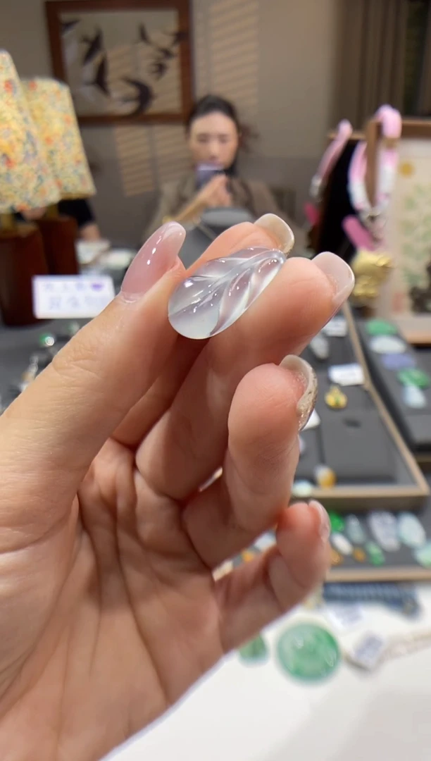 翡翠未镶嵌颈饰叶子