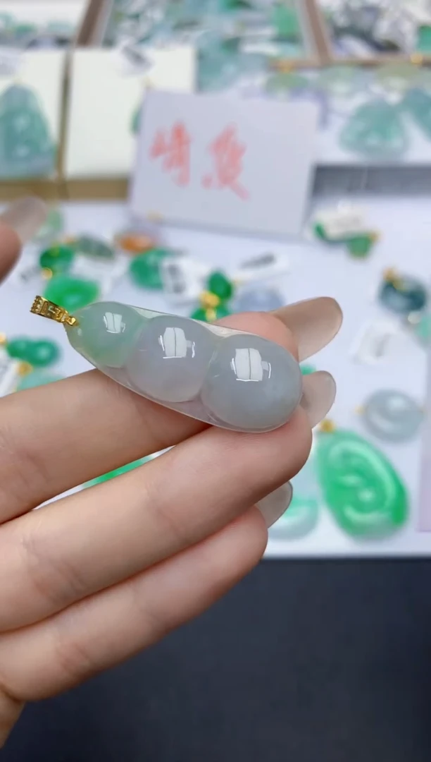 翡翠未镶嵌颈饰天然缅甸A货翡翠