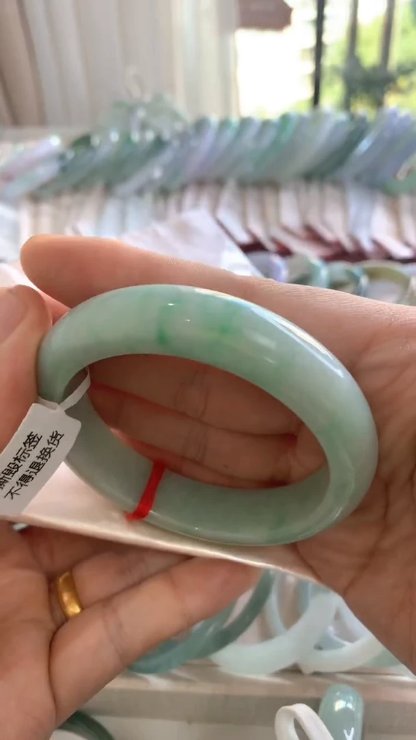 未镶嵌手镯翡翠果绿带色57.5