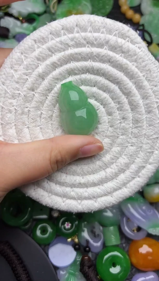 颈饰未镶嵌翡翠缅甸翡翠吊坠