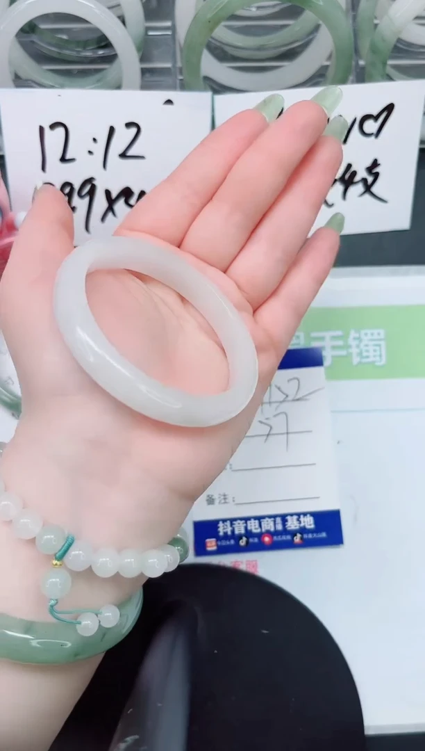 【闪购商品】石英质玉手镯未镶嵌a152