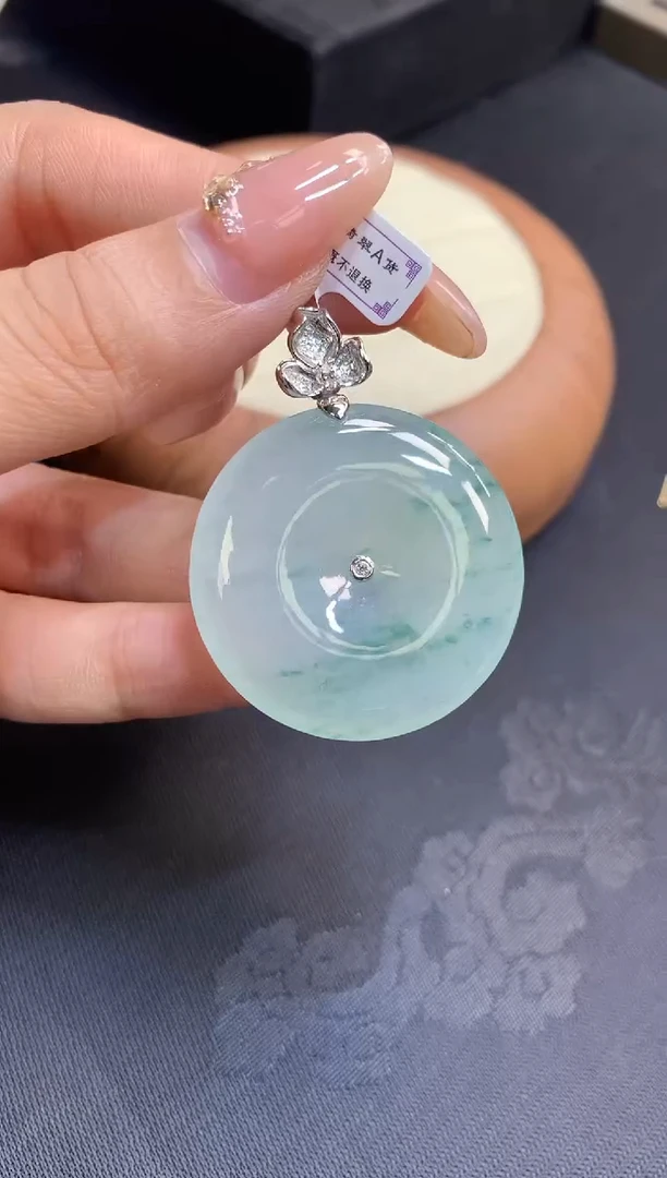 翡翠18K金镶嵌吊坠(不含链)扣子