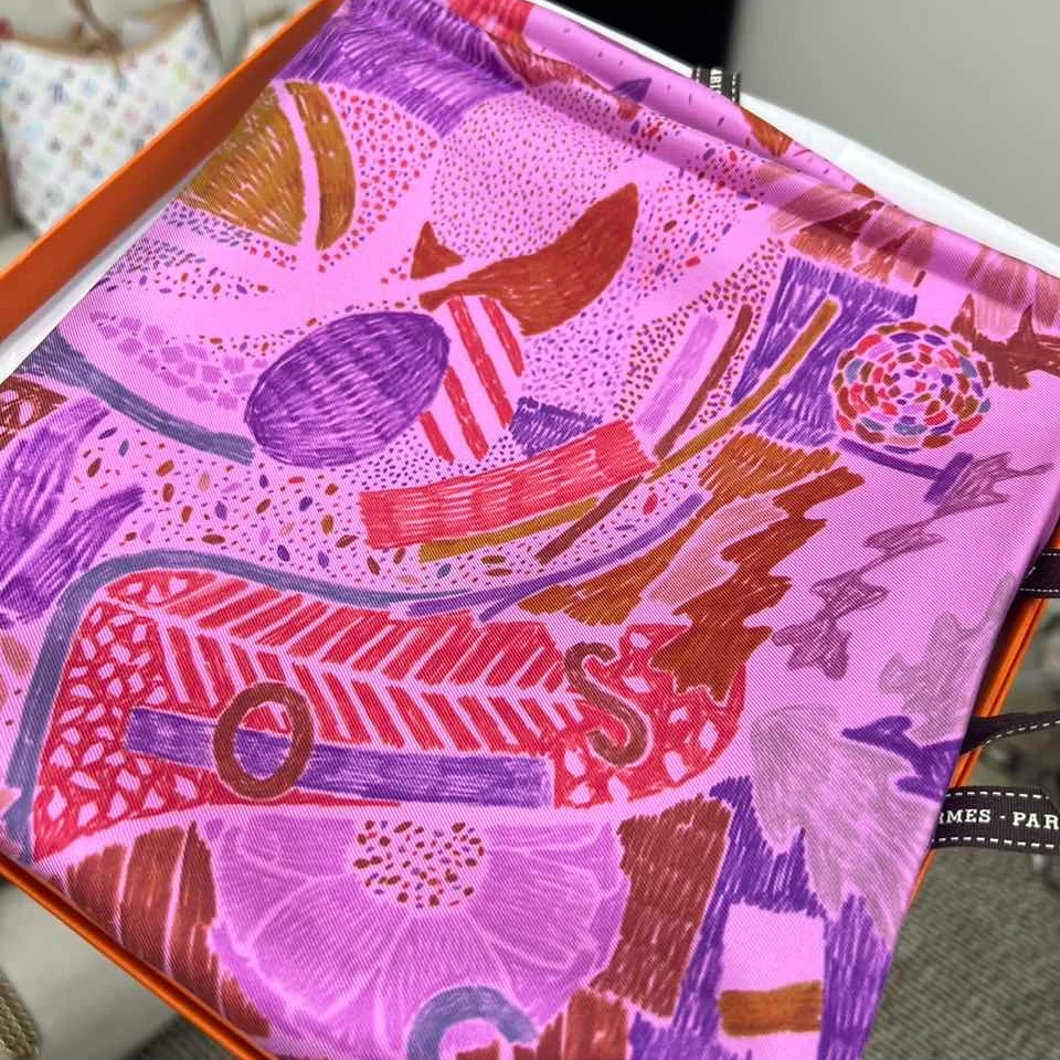 未使用 Hermes/爱马仕 【念念专属】“羽饰庆典 90方巾 紫色