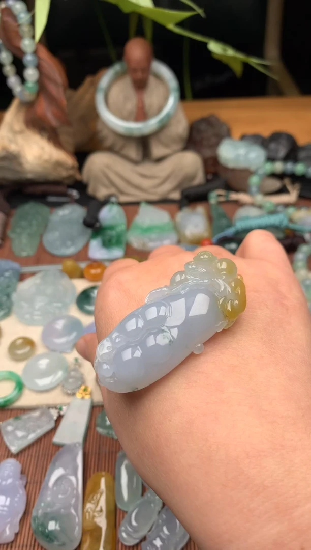 颈饰未镶嵌翡翠吊坠