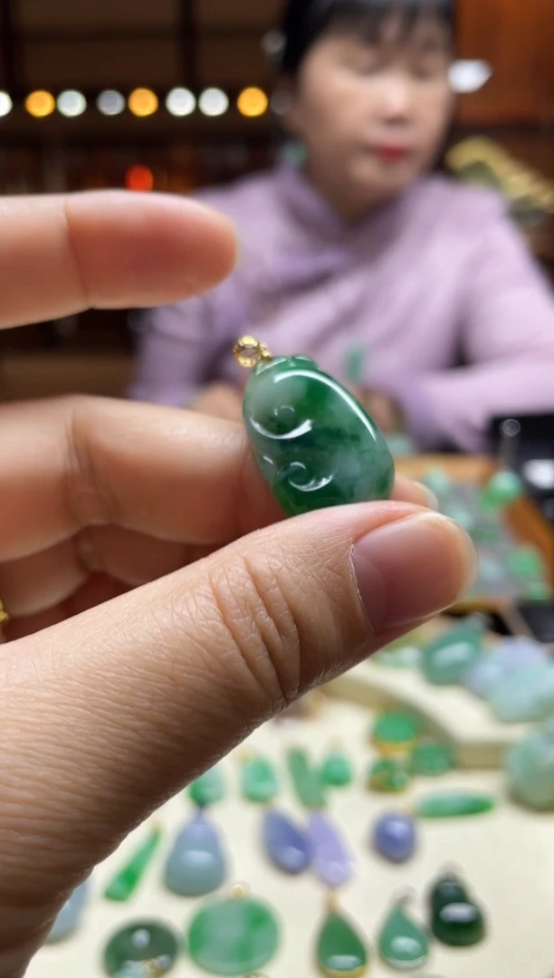 【闪购商品】翡翠颈饰18K金镶嵌如意