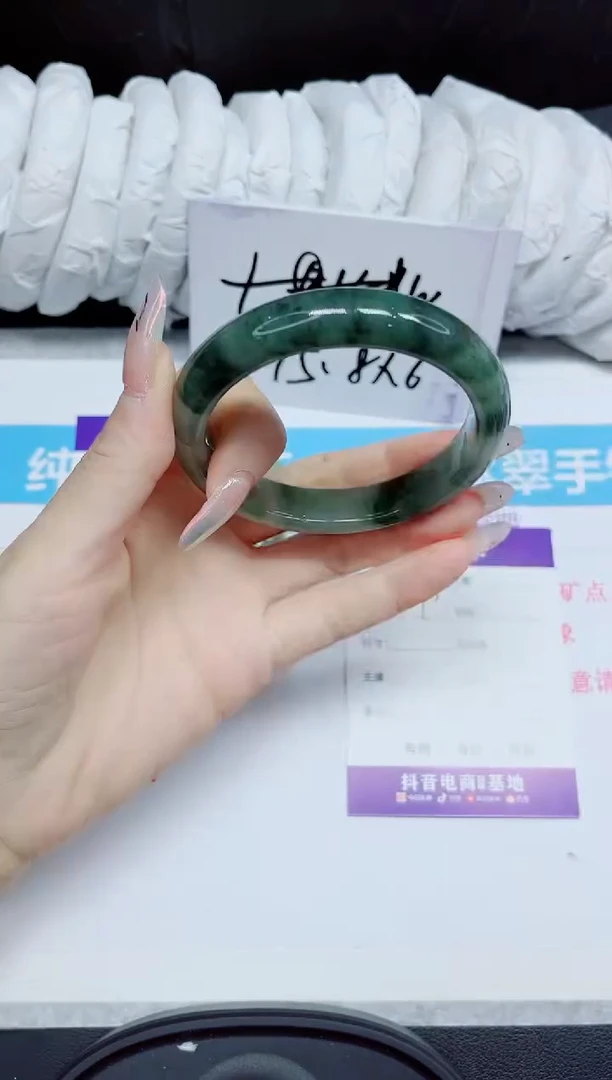 石英质玉手镯未镶嵌90.