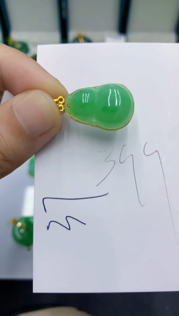 颈饰18K金镶嵌翡翠翡翠
