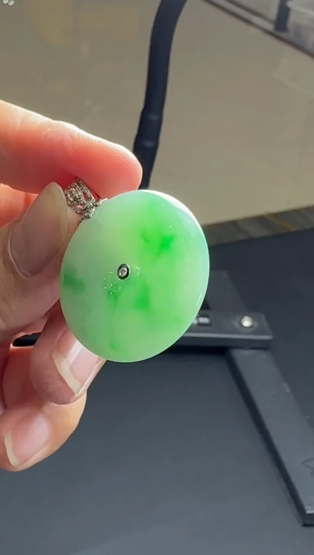 颈饰18K金镶嵌翡翠YM1341-5绿平安扣