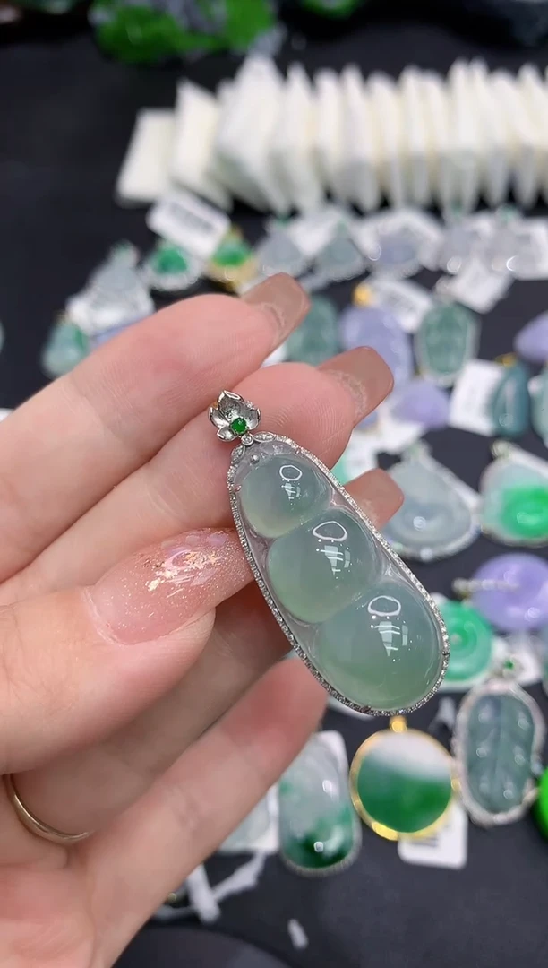 吊坠(不含链)18K金镶嵌翡翠111