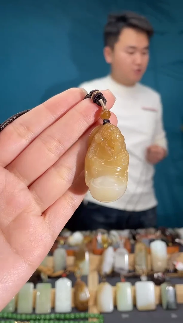 颈饰未镶嵌和田玉1