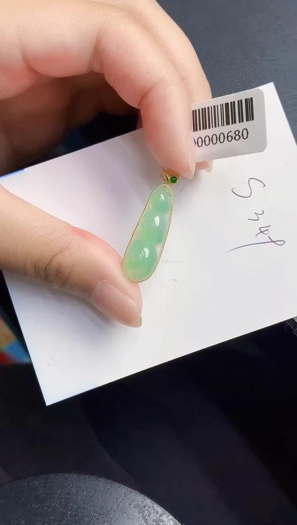 翡翠18K金镶嵌颈饰000000000