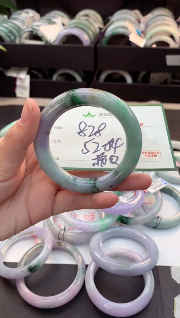 定制翡翠未镶嵌毛货需精细抛光+多人