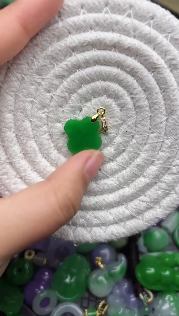 颈饰未镶嵌翡翠缅甸翡翠吊坠