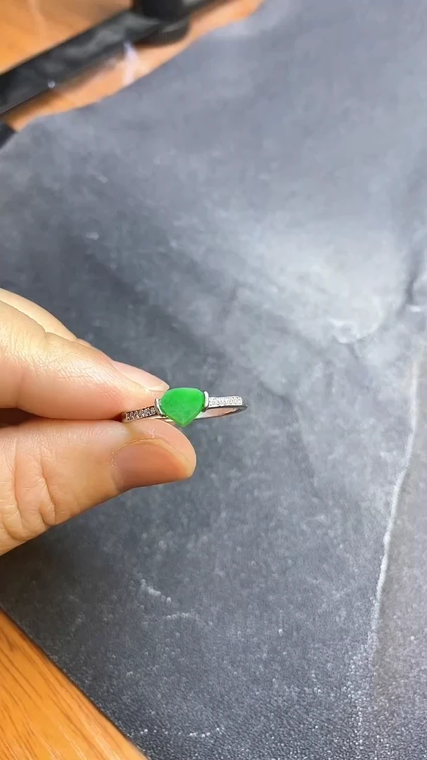 【闪购商品】翡翠戒指银S925镶嵌翡翠心形戒指