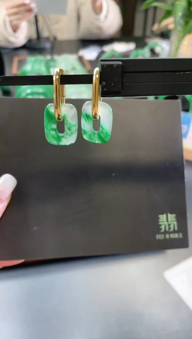 合金石英质玉耳环福贝