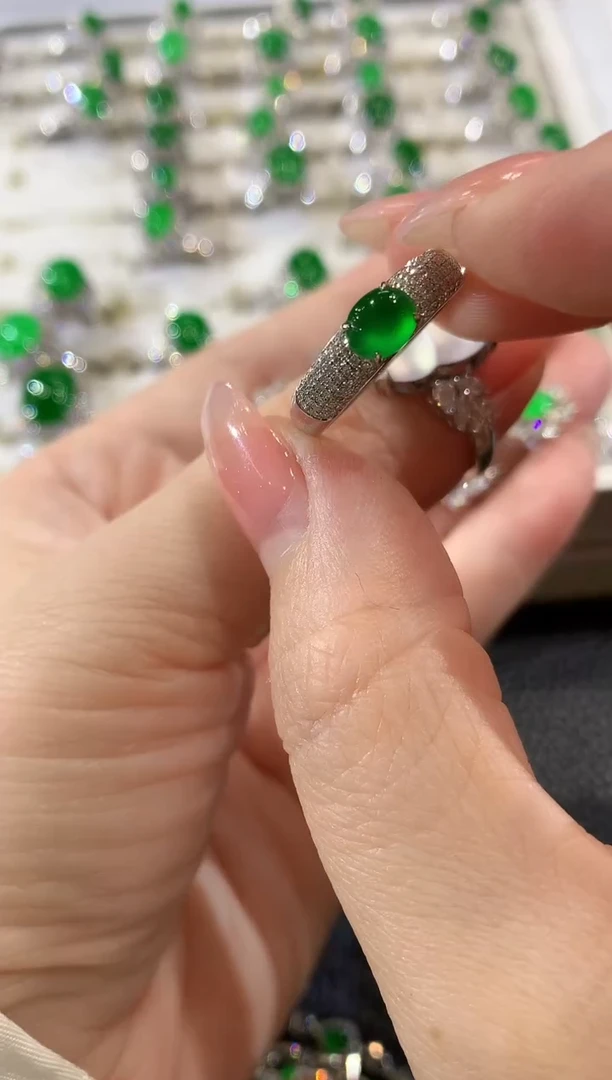 18K金镶嵌戒指翡翠C1