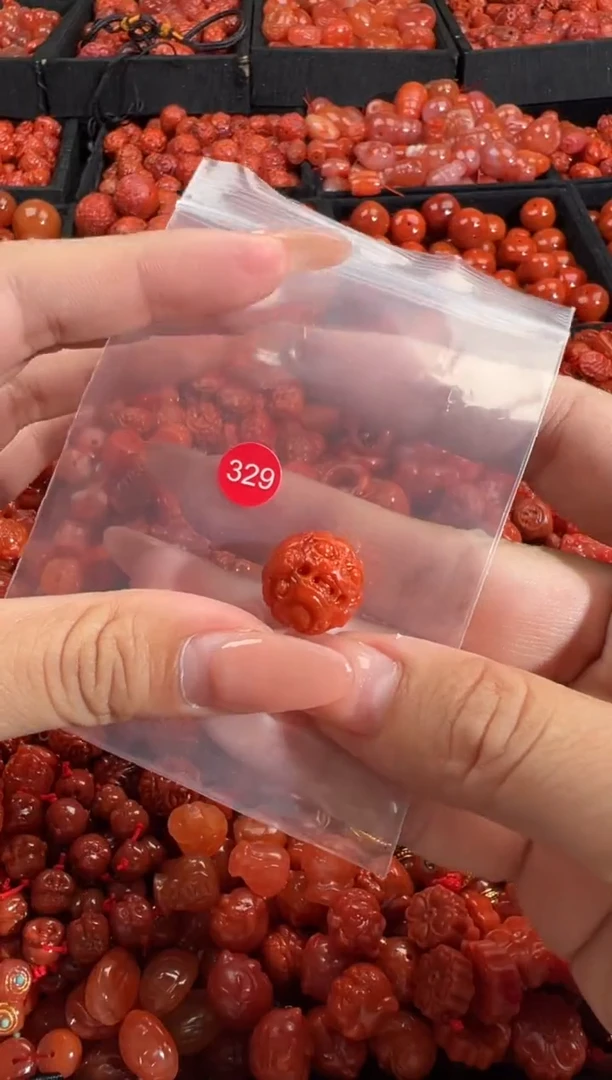 南红玛瑙未镶嵌颈饰1