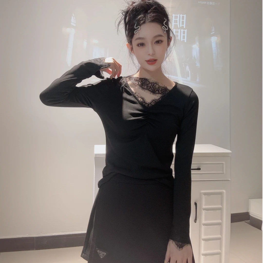 2502韩版镂空蕾丝拼接打底衫