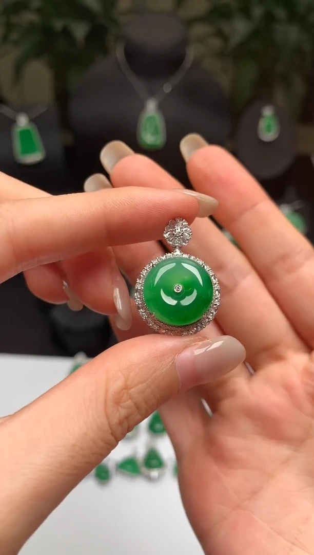 翡翠18K金镶嵌吊坠(不含链)平安扣