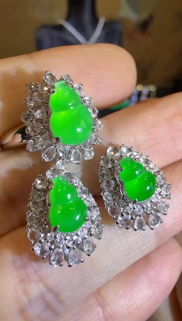 【闪购商品】翡翠戒指18K金镶嵌木那起光葫芦戒指耳钉套装