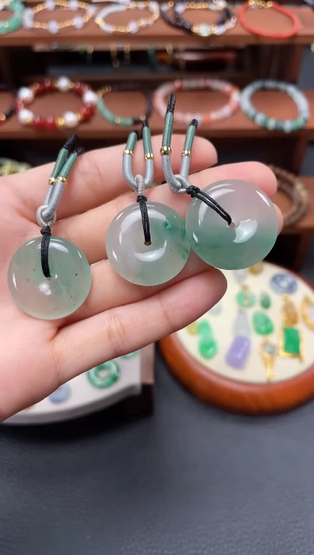 【闪购商品】石英质玉吊坠(不含链)未镶嵌多样性发货一个  631