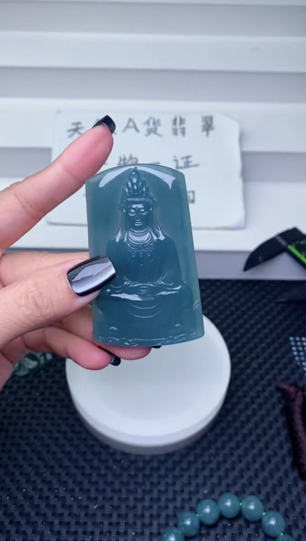 颈饰未镶嵌翡翠
