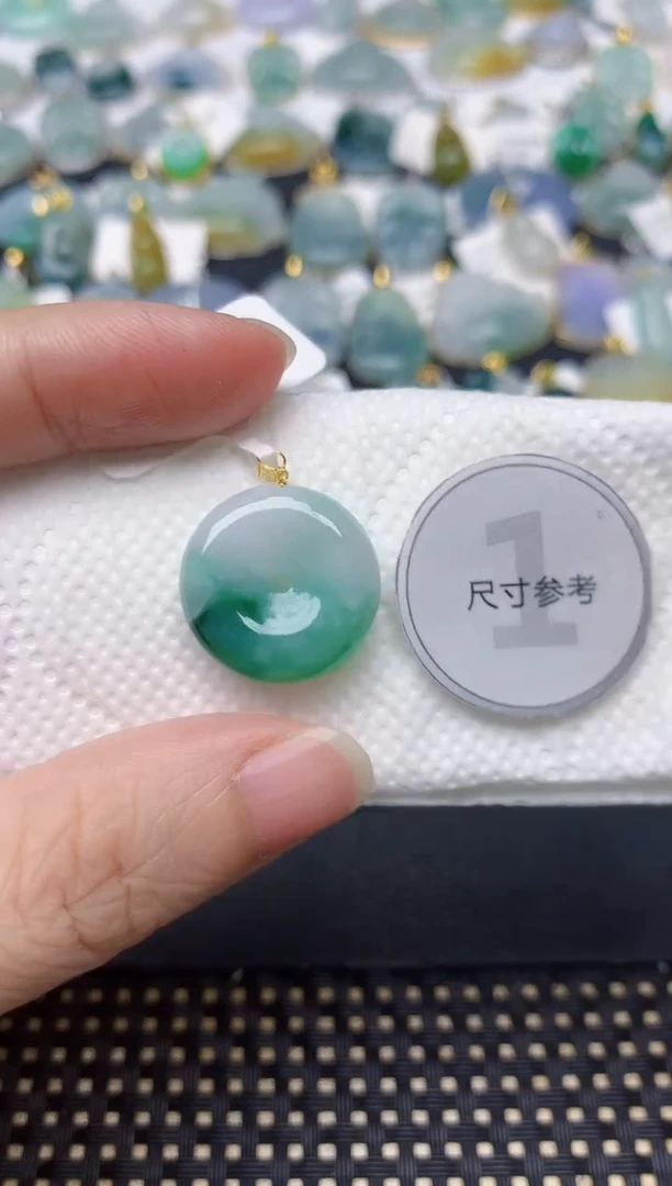 颈饰18K金镶嵌翡翠天然缅甸A货翡翠