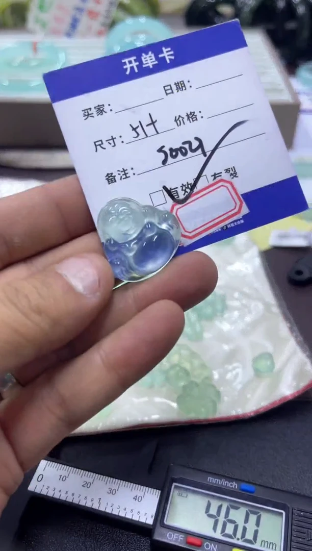 未镶嵌蛇纹石玉颈饰1