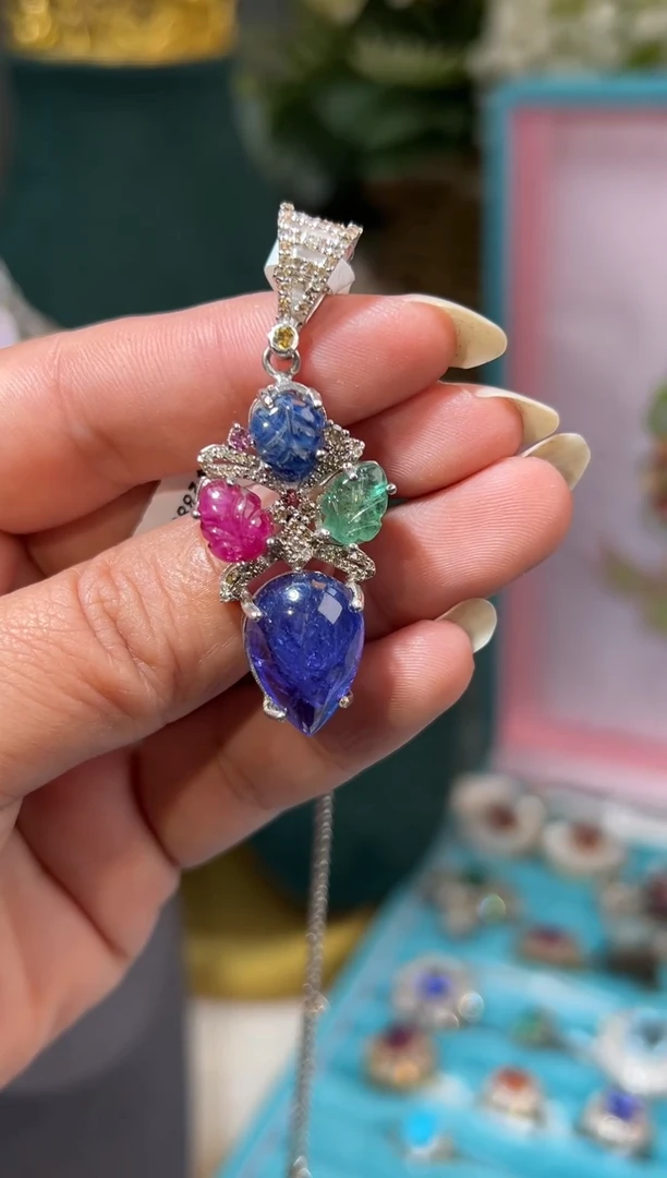 吊坠(赠链)未镶嵌坦桑石天然坦桑石吊坠