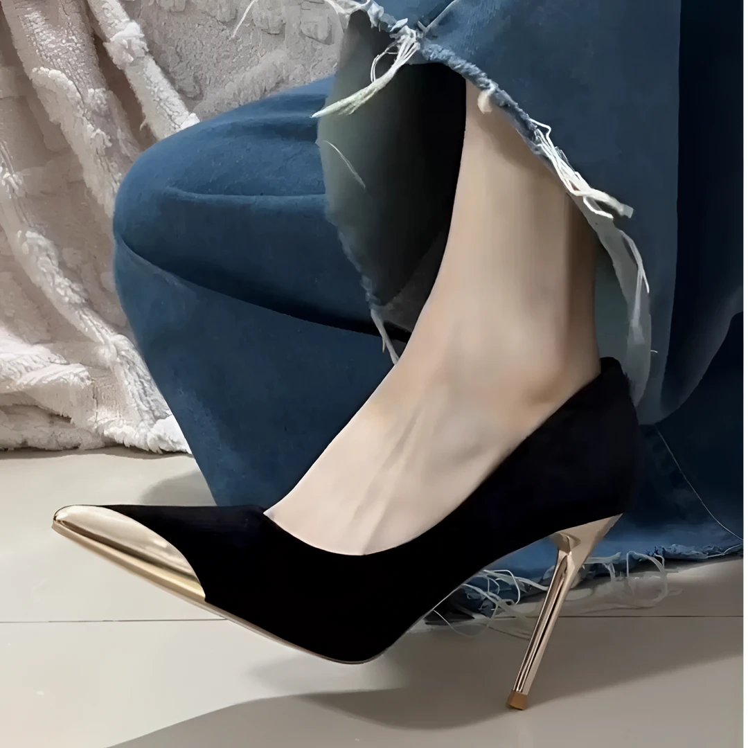 2025新款秋冬轻奢黑色绒面金属尖头细跟法式气质御姐浅口尖头单鞋