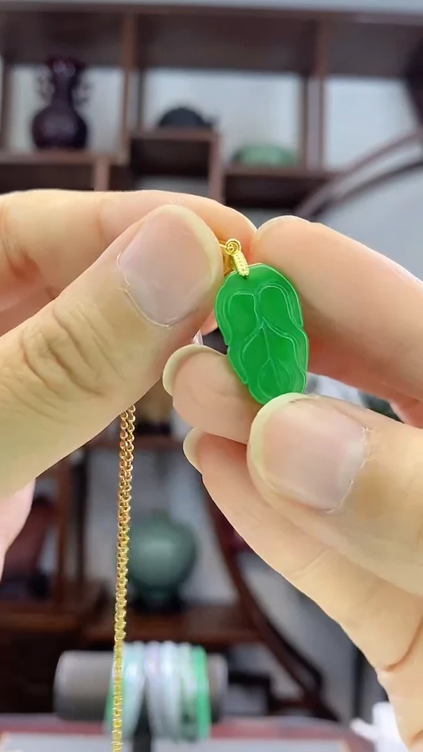 翡翠未镶嵌吊坠(赠链)X10阳绿小叶子