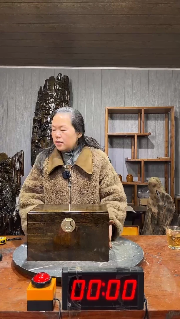 金丝楠用****2阴沉木箱子
