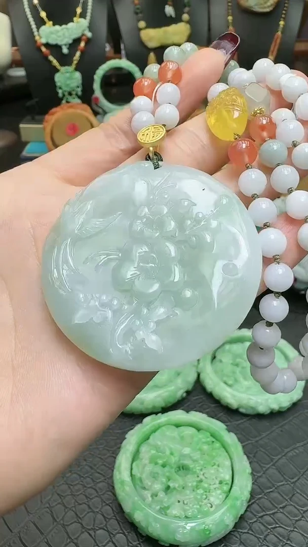 【闪购商品】翡翠颈饰未镶嵌花牌