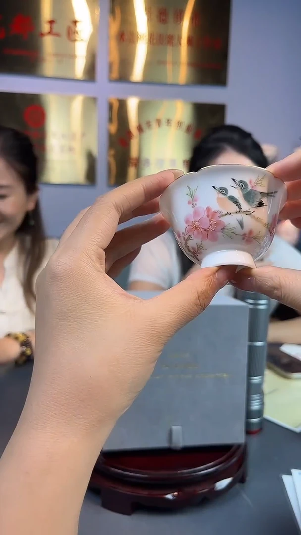 摆件瓷博会&水点桃花胡晶065