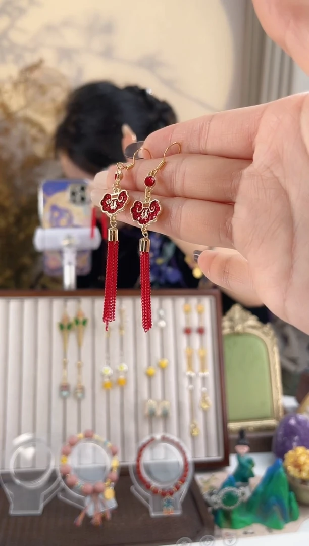 铜合金925银无红色如意流苏耳钉