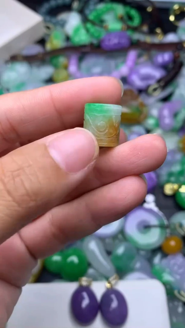 颈饰未镶嵌翡翠缅甸翡翠吊坠