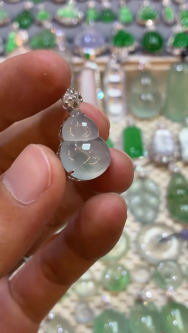 吊坠(不含链)18K金镶嵌翡翠葫芦