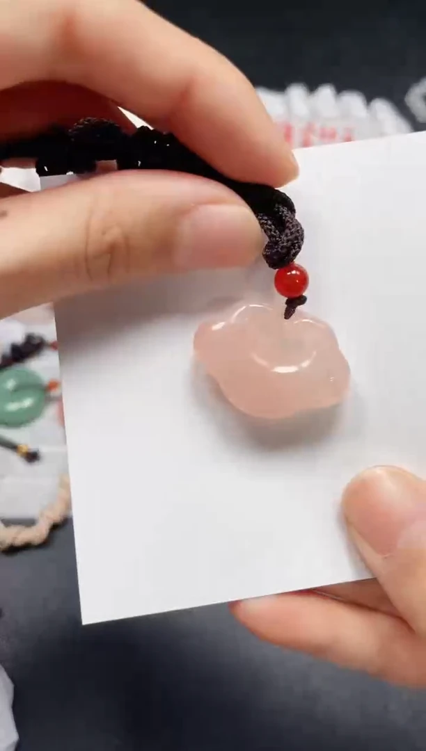 【闪购商品】石英质玉吊坠未镶嵌桃花宝宝锁