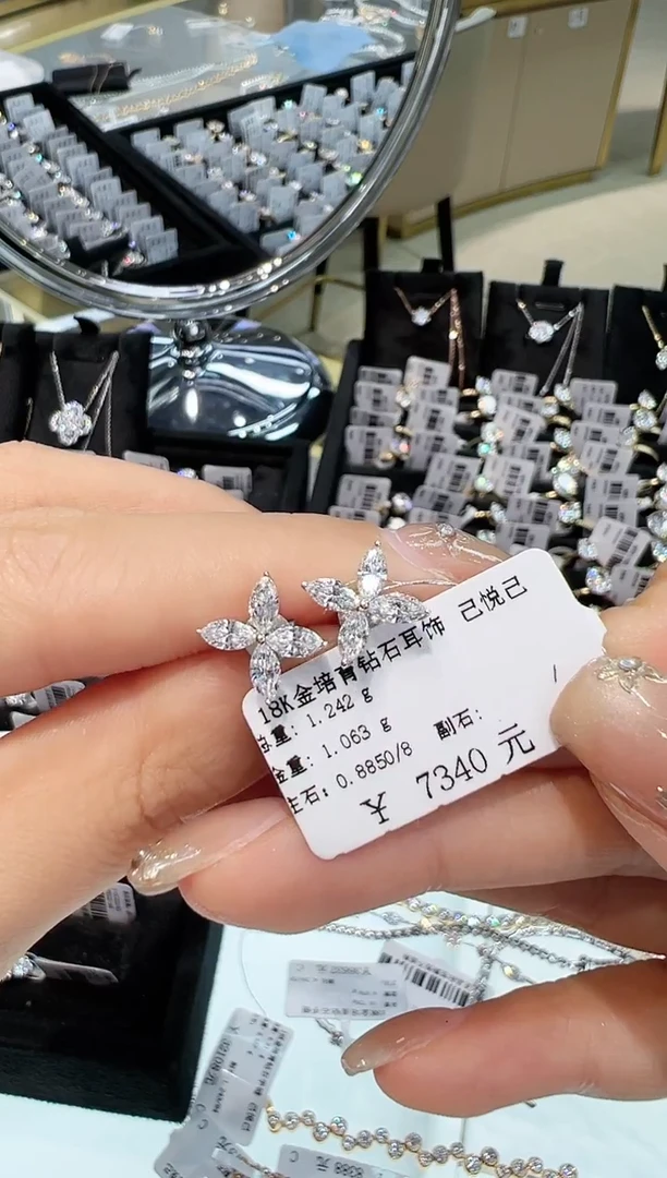 【闪购商品】实验室培育钻石耳饰18K金镶嵌耳钉