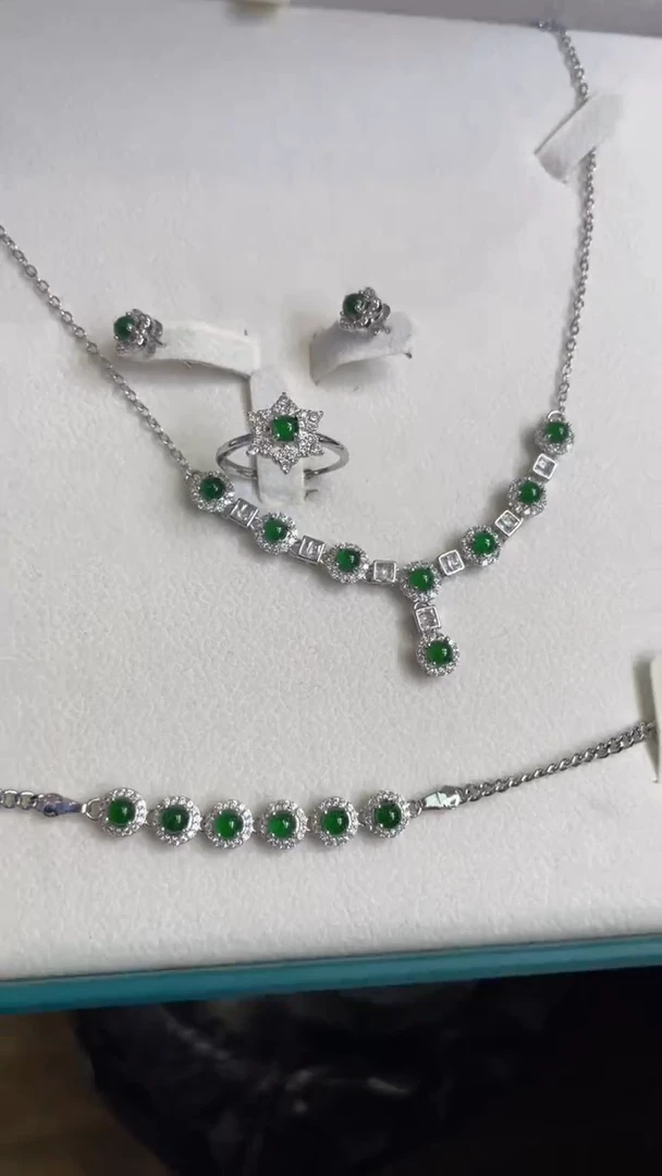 【闪购商品】翡翠颈饰未镶嵌      *A20 (只发一套)