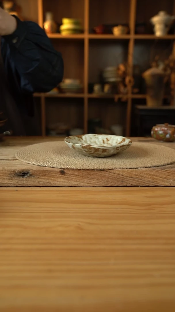 粉影系列的 6英寸手捏小碟子1个