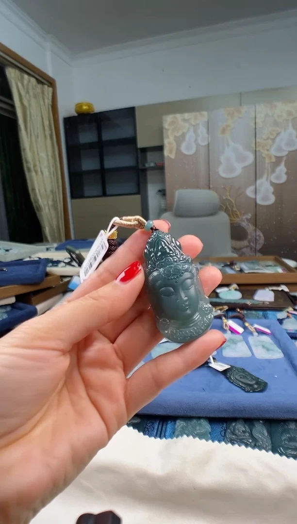 颈饰未镶嵌翡翠 多样性发其一