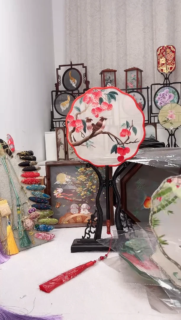 扇子苏绣作品手工团扇