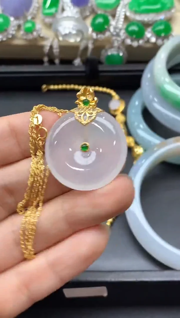 颈饰18K金镶嵌翡翠(****斤603-中国好珍宝