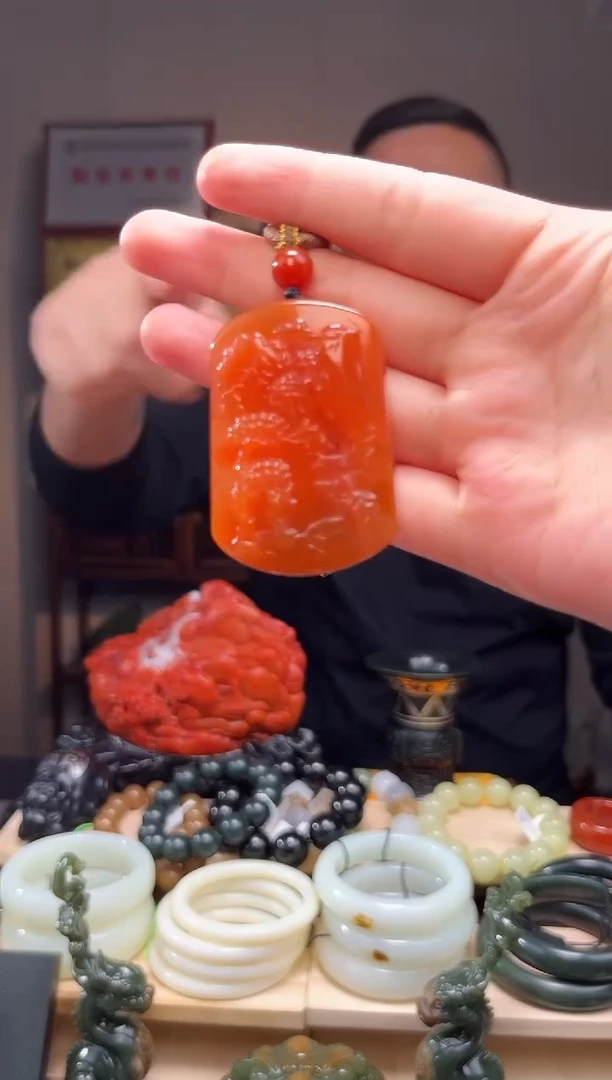 颈饰未镶嵌南红玛瑙吊坠