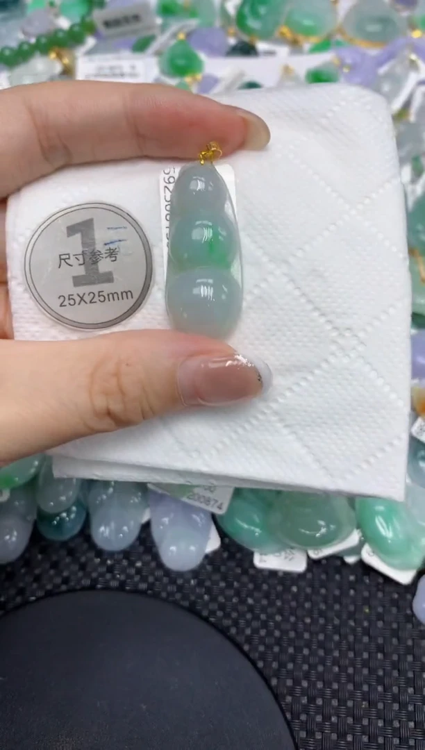 颈饰18K金镶嵌翡翠111111