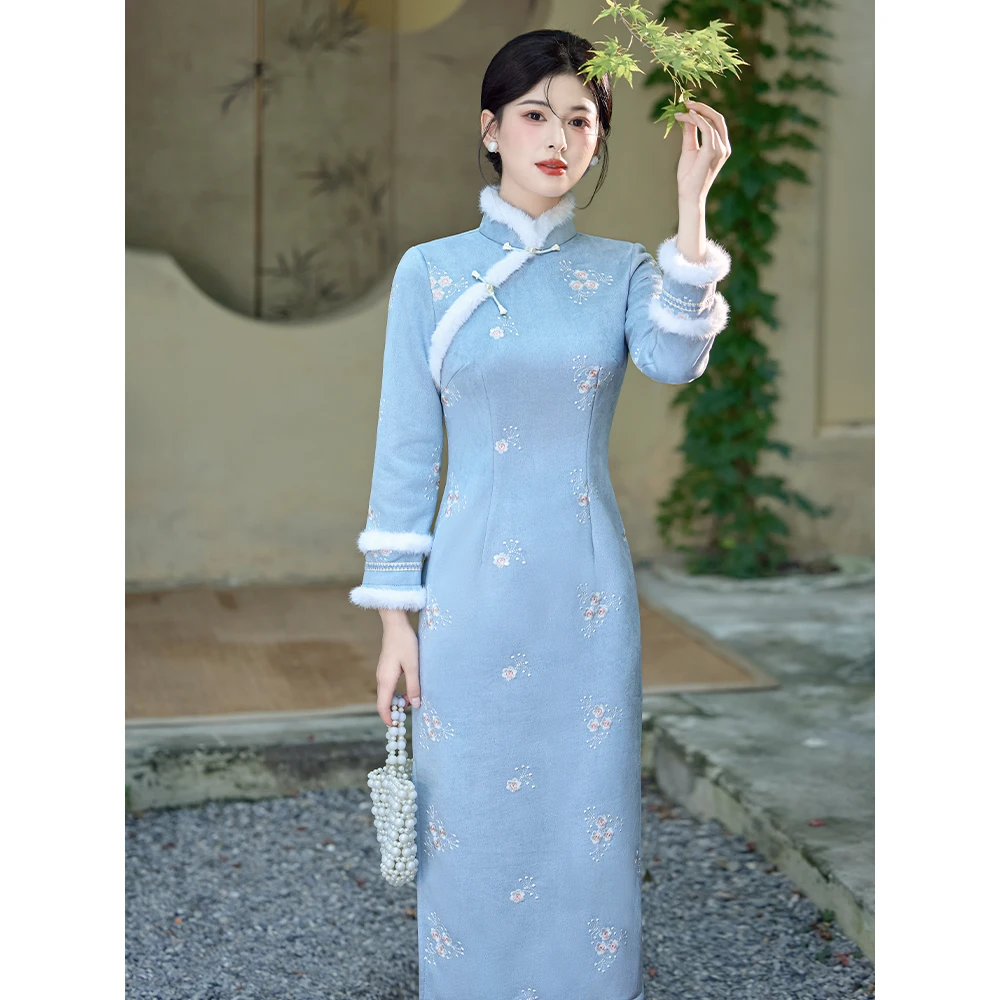 蓝色绣花新中式毛绒领旗袍女2025冬季新款加绒保暖改良日常年轻款