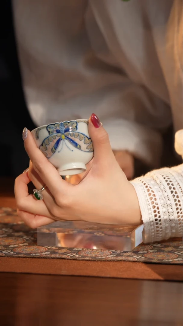 T画堂春五彩蝶恋花雕刻蝴蝶杯