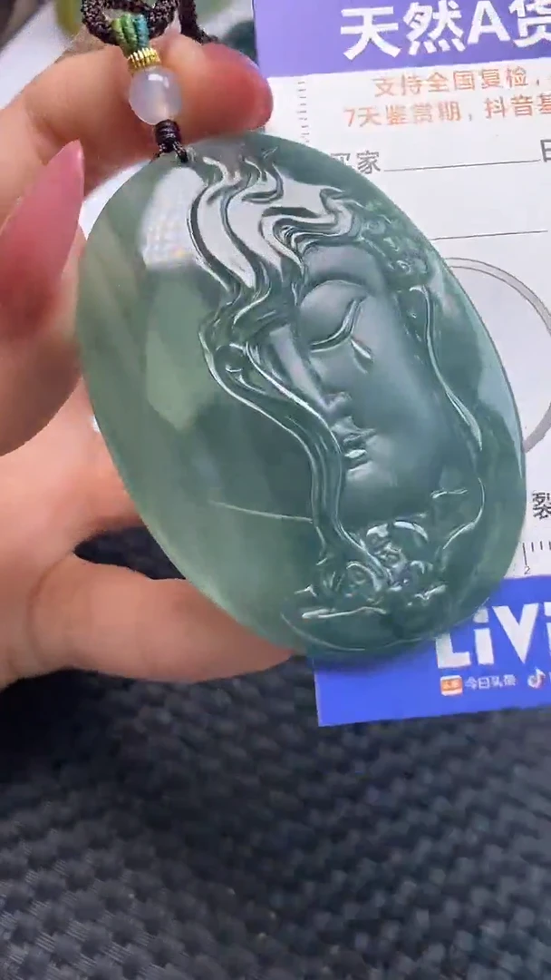 翡翠未镶嵌颈饰    1110