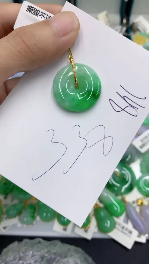 翡翠挂件18K金镶嵌翡翠